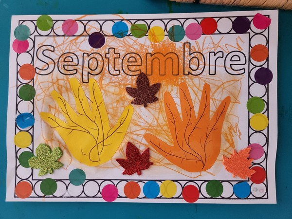 Septembre Colorier Contour Gommettes Empreintes Main Pied