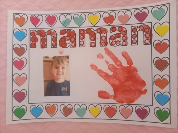 Maman gommettes peinture empreinte de main pied