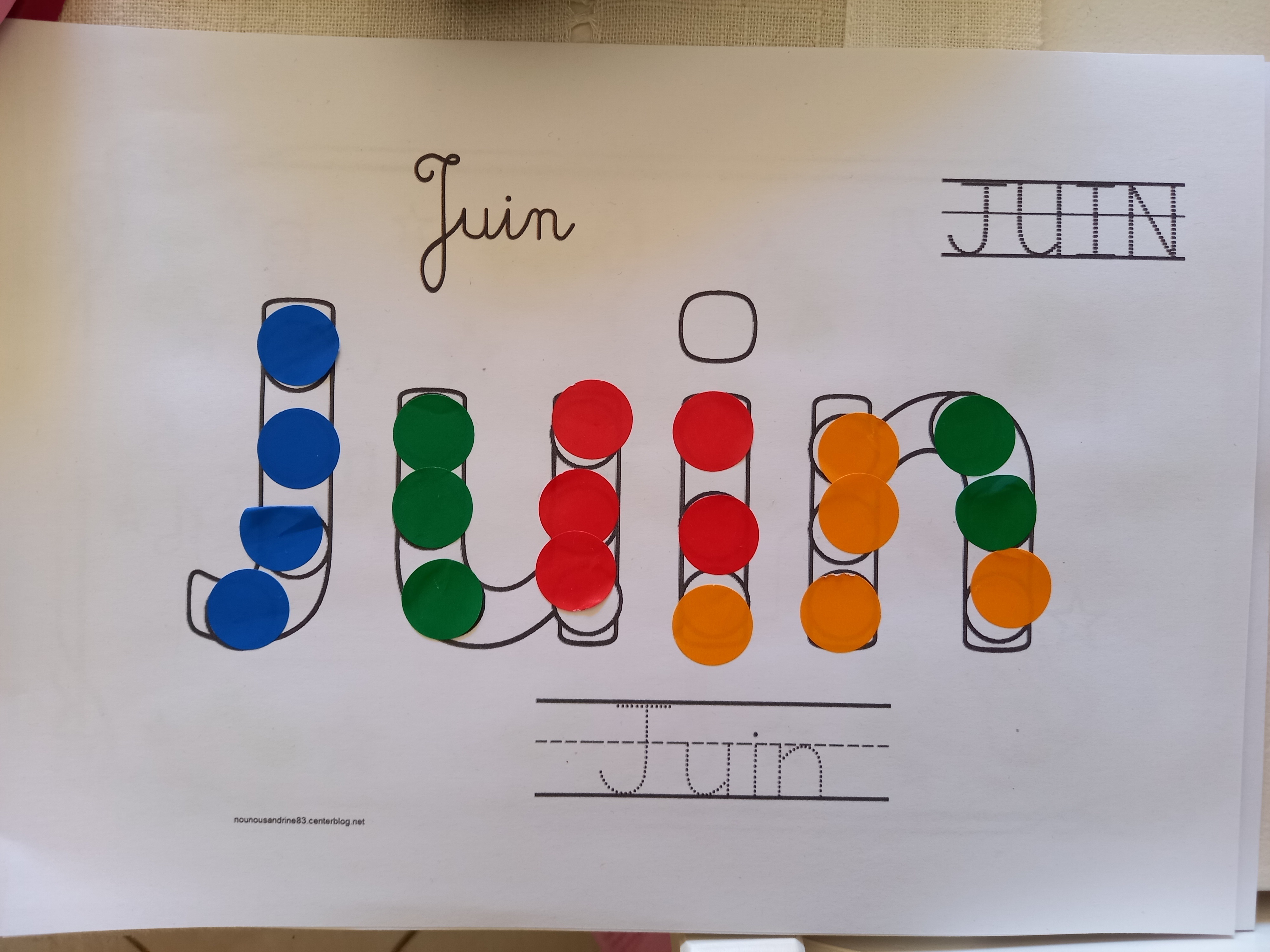 juin à colorier gommettes